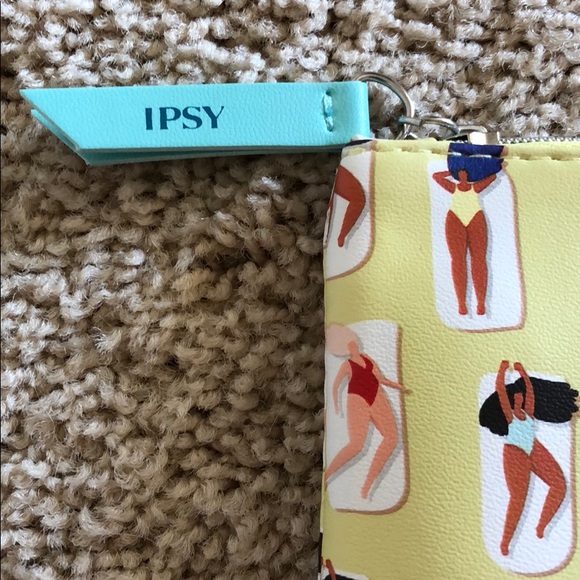 Ipsy June 2020 makeup bag - Picture 2 of 2